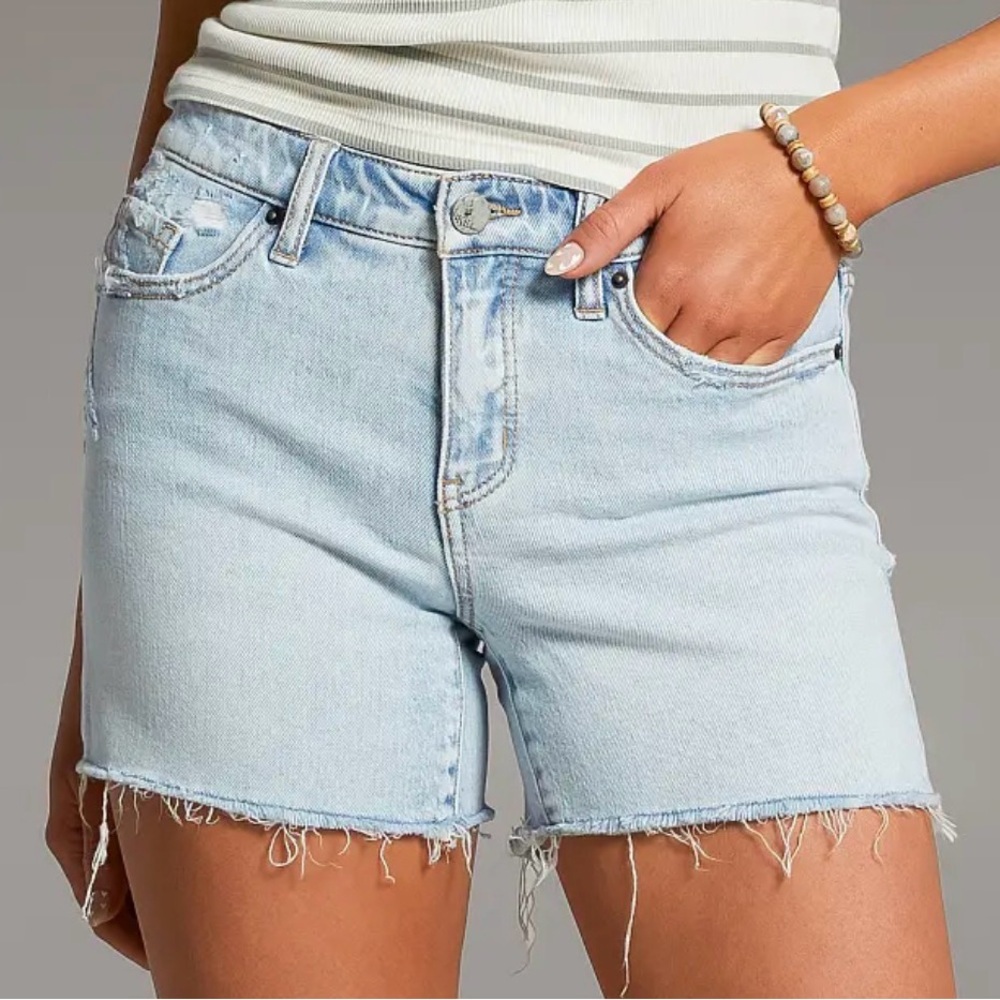 BKE Buckle Payton Jean Shorts Womens 25 Light Blue Wash Denim Distressed Hem